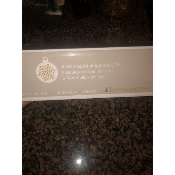 6 Christmas Ornaments - Picture 7 of 8